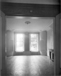 Interieur salon van kasteel Drakestein in augustus 1959. Bron: Rijksdienst voor het Cultureel Erfgoed (RCE) te Amersfoort, beeldbank, documentnummer: 54.681.