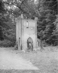 Duiventoren bij kasteel Drakestein in augustus 1959. Bron: Rijksdienst voor het Cultureel Erfgoed (RCE), te Amersfoort, beeldbank, documentnummer: 54.672