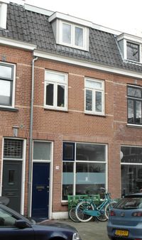 Huis aan de Gildstraat 174 in Abstede Utrecht hier woonde in 1982 Jkvr. Veronica P. H. Bosch van Drakestein (De Vuursche Tak). Bron: Telefoonboek Regio Utrecht (1982). Foto: Sander van Scherpenzeel.