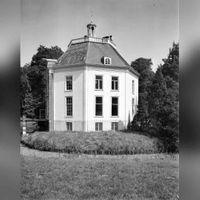 Kasteel Drakestein in augustus 1959 naar het noorden gezien. Bron: Rijksdienst voor het Cultureel Erfgoed (RCE), te Amersfoort, beeldbank, documentnummer: 54.668.