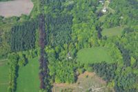 Het bos- en veldterrein ten oosten en behorend bij het kasteelterrein van Drakestein gezien vanuit het oosten in 2016. Foto: Slagboom en Peeters Luchtfotografie B.V..