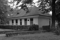 Huis aan de Hilversumse Straatweg 22 te Lage Vuursche in 1963. Bron: Rijksdienst voor het Cultureel Erfgoed (RCE) te Amersfoort, beeldbank, documentnummer: 87.400.