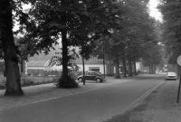 De Dorpsstraat te Lage Vuursche in 1963. Bron: Rijksdienst voor het Cultureel Erfgoed (RCE) te Amersfoort, beeldbank, documentnummer: 87.395.
