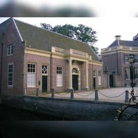Het linker bijgebouw van kasteel Groeneveld in Baarn. Bron: Wikipedia.